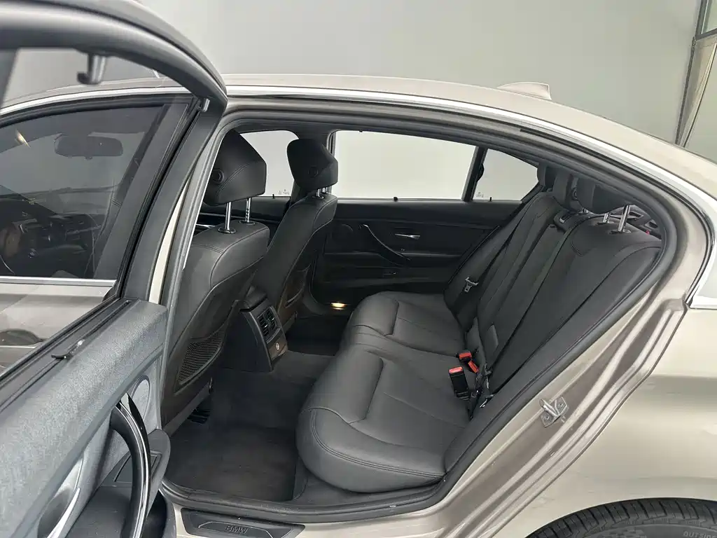 BMW 3 Series — миниатюра 8