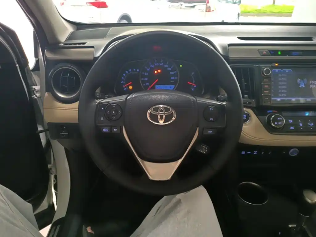 Toyota RAV4 — миниатюра 11