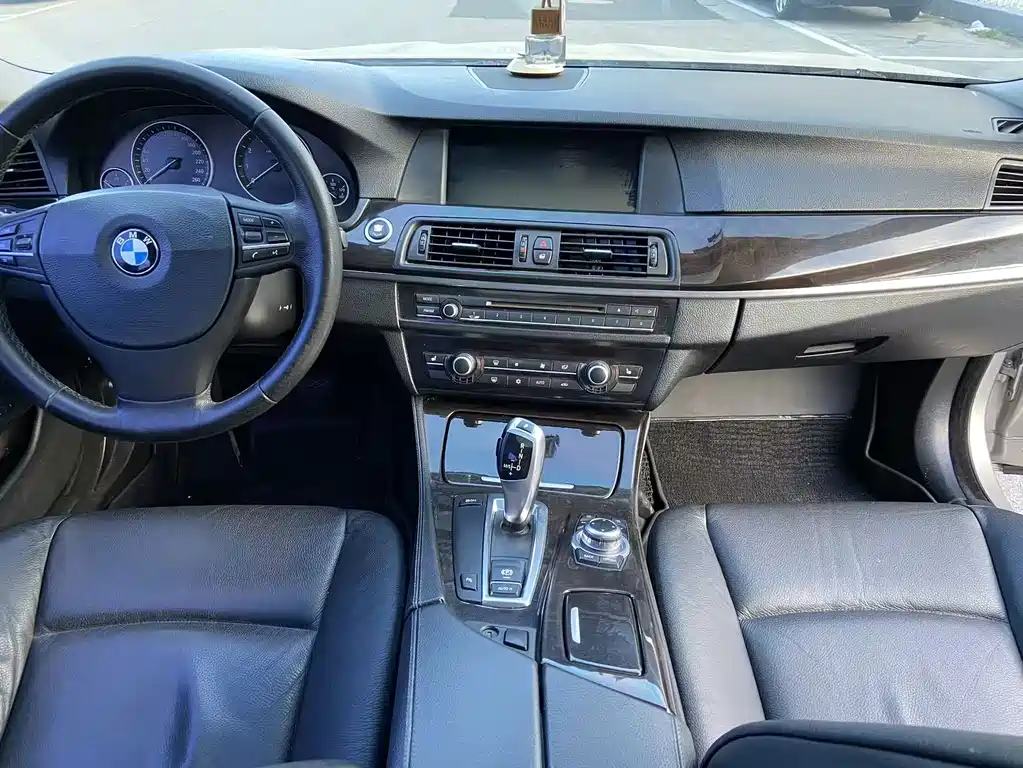 BMW 5 Series — миниатюра 10