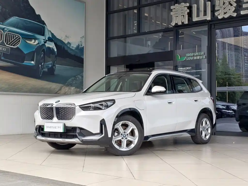 BMW iX1