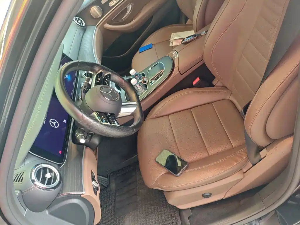 Mercedes-Benz E-Class — миниатюра 11