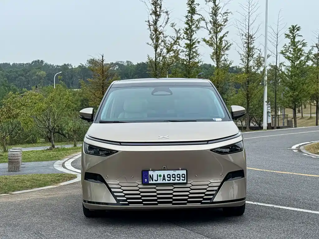 XPeng X9 — миниатюра 3