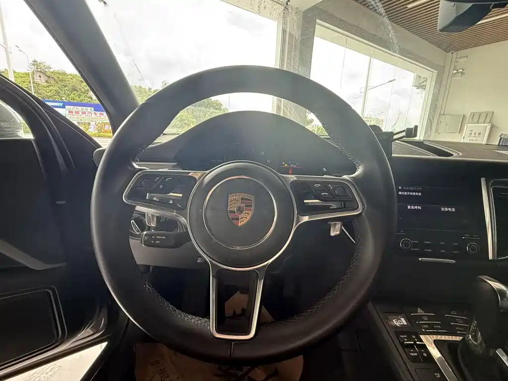 Porsche Macan — миниатюра 4
