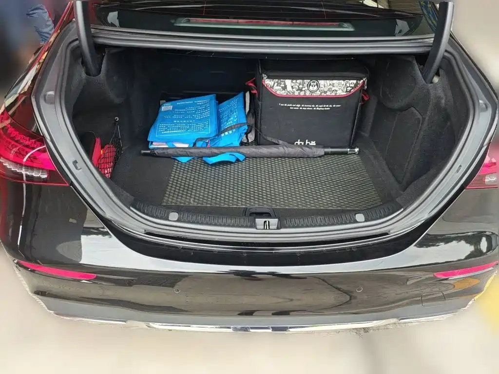 Mercedes-Benz E-Class — миниатюра 15