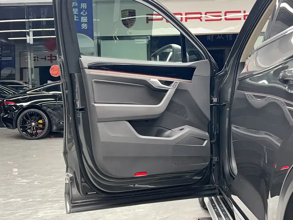 Volkswagen Touareg — миниатюра 11