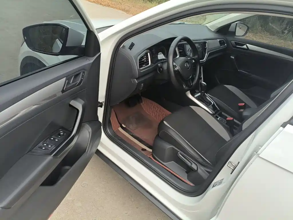Volkswagen T-Roc — миниатюра 16