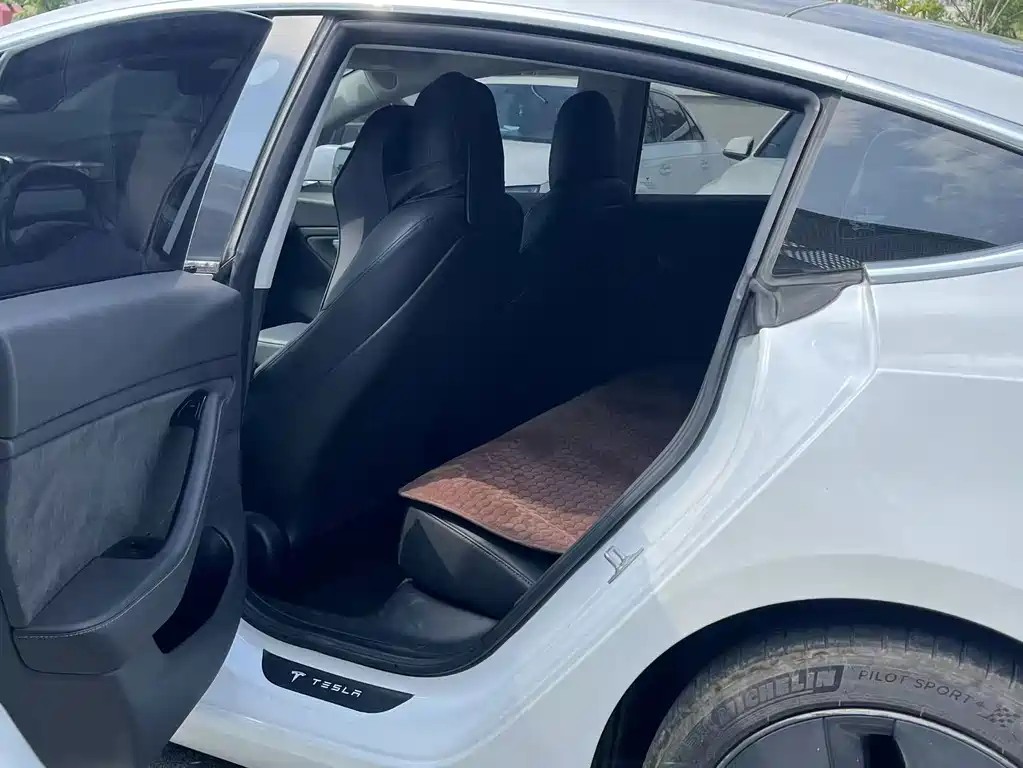 Tesla Model 3 — миниатюра 5