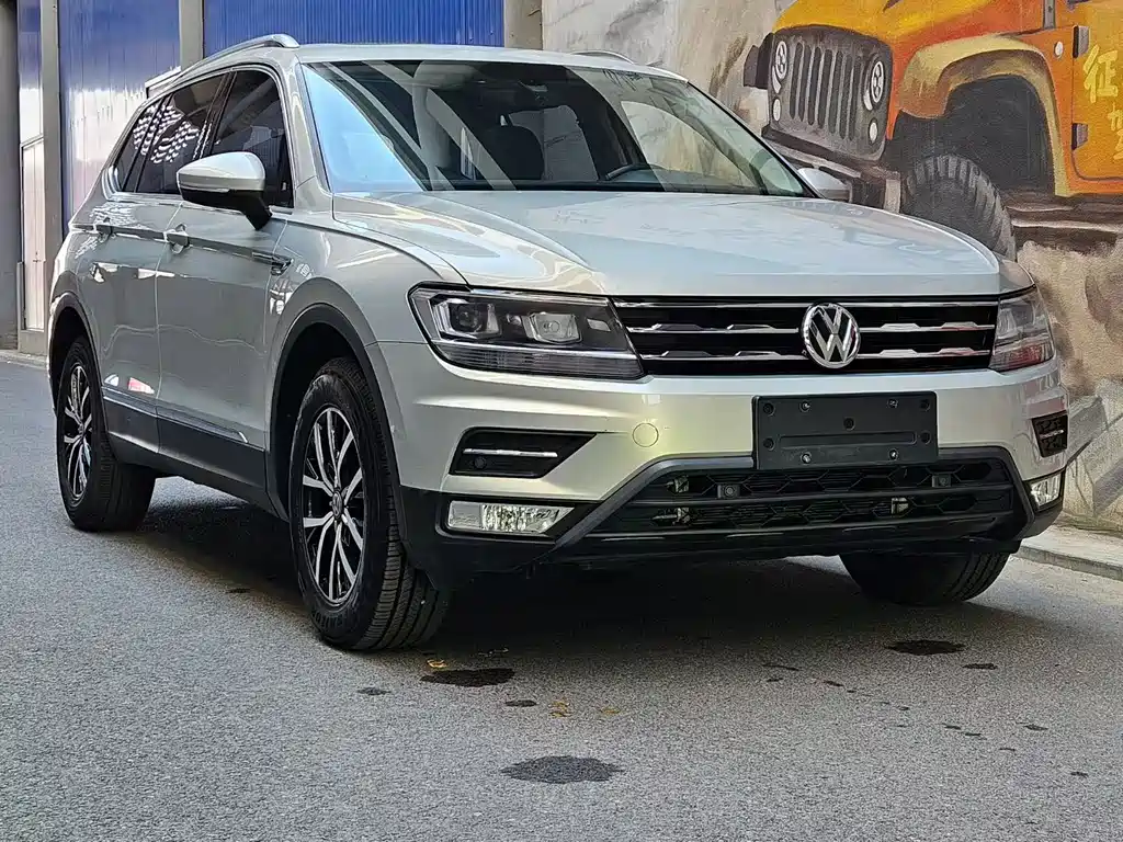 Volkswagen Tiguan L L 2017 330TSI AT Luxury