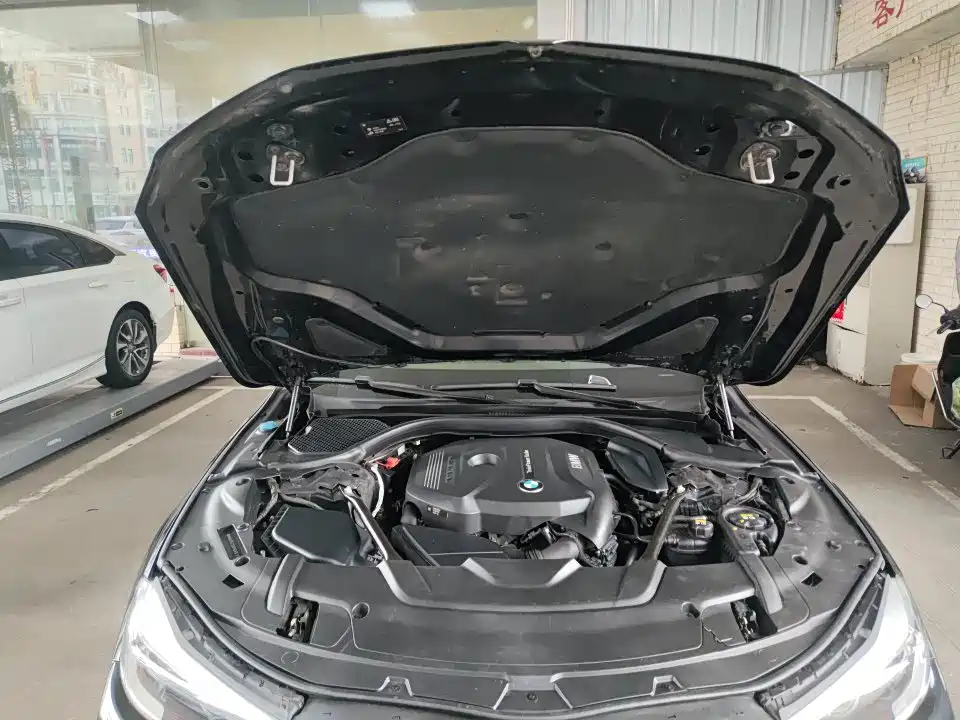 BMW 7 Series — миниатюра 10