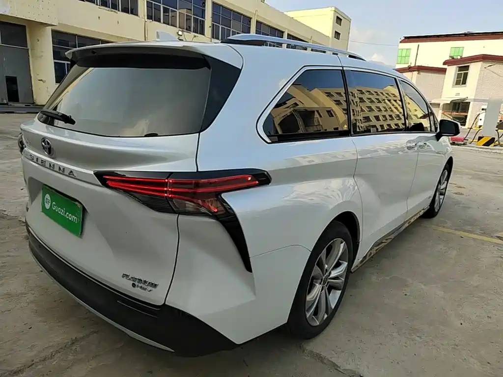 Toyota Sienna — миниатюра 7