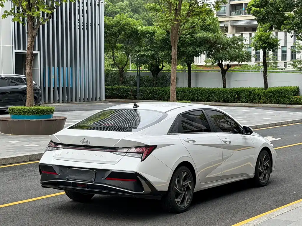Hyundai Elantra — миниатюра 5