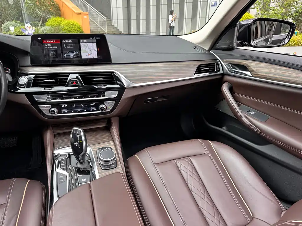BMW 5 Series — миниатюра 21