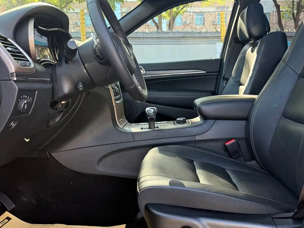 Jeep Grand Cherokee (Import) — миниатюра 6