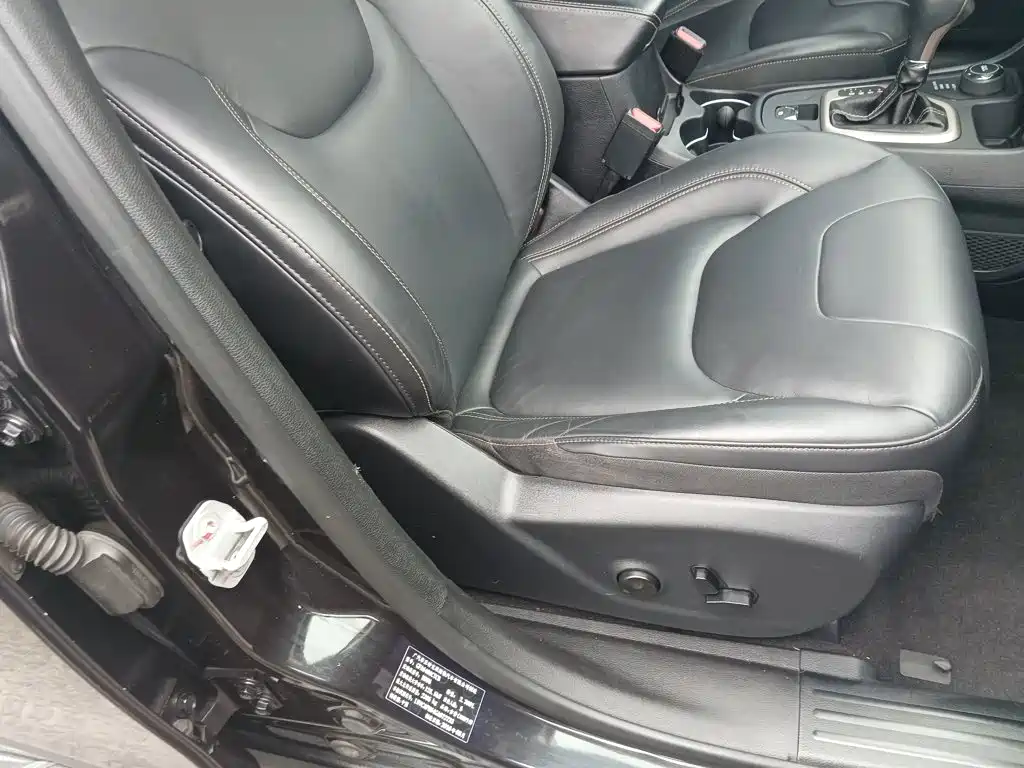 Jeep Cherokee — миниатюра 20