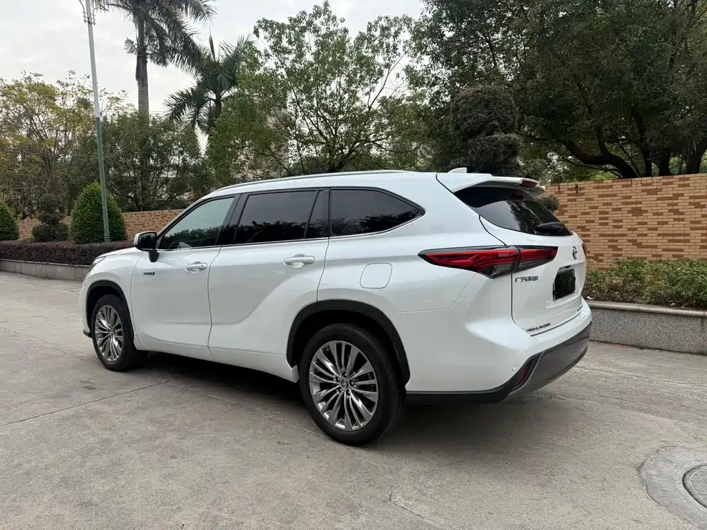 TOYOTA HIGHLANDER
