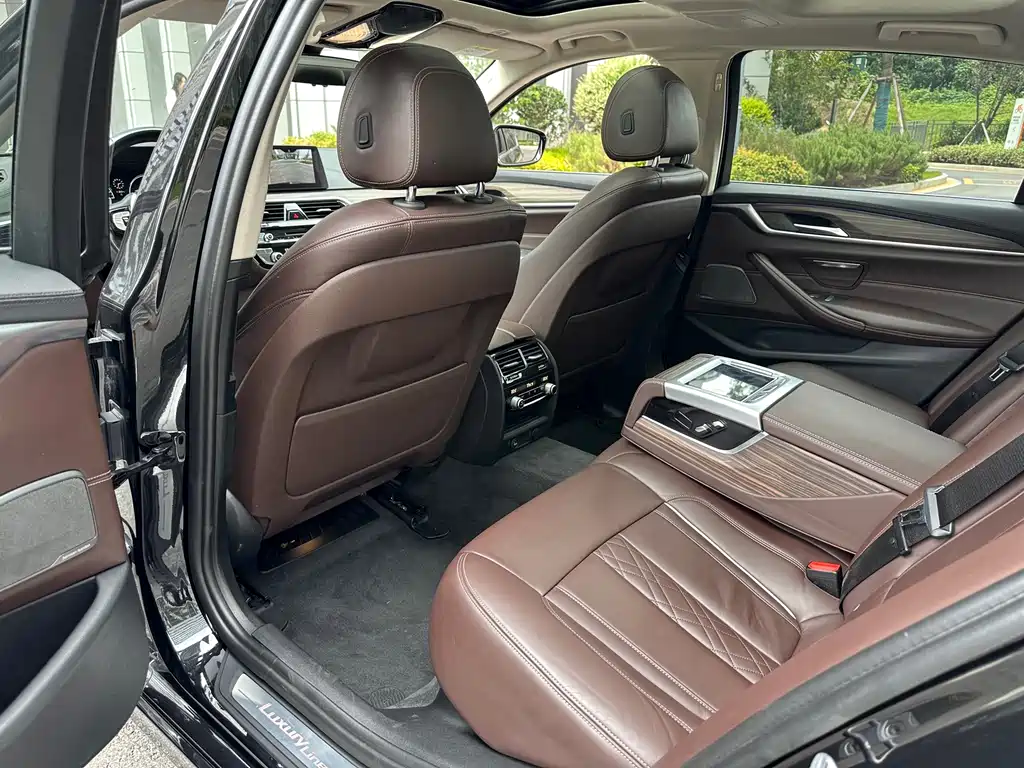 BMW 5 Series — миниатюра 30