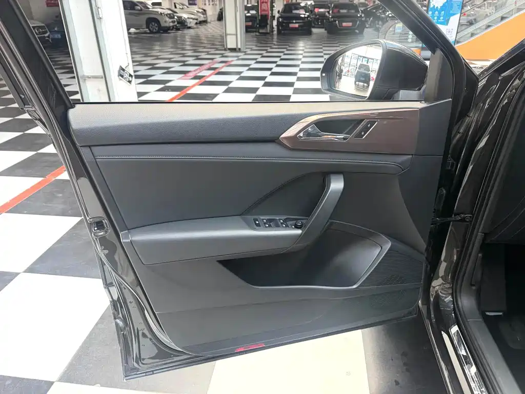Volkswagen Tharu — миниатюра 4
