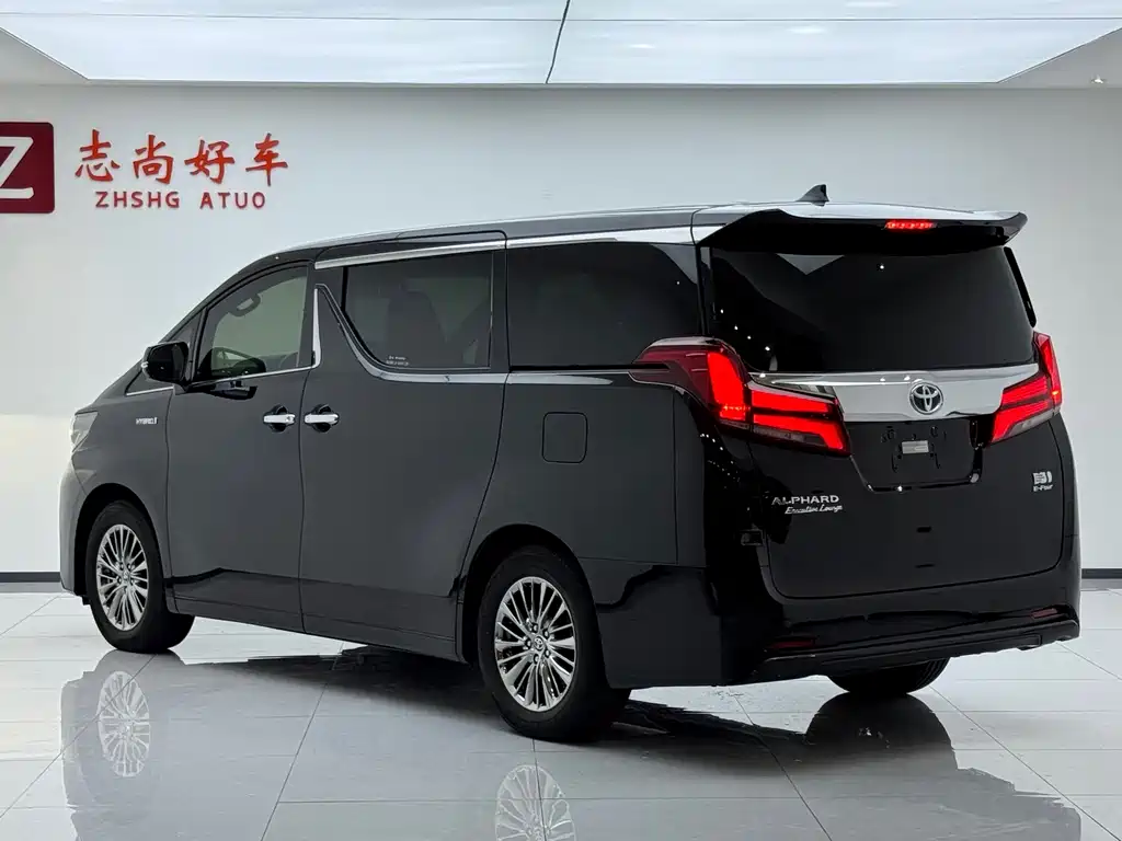 Toyota Alphard — миниатюра 12