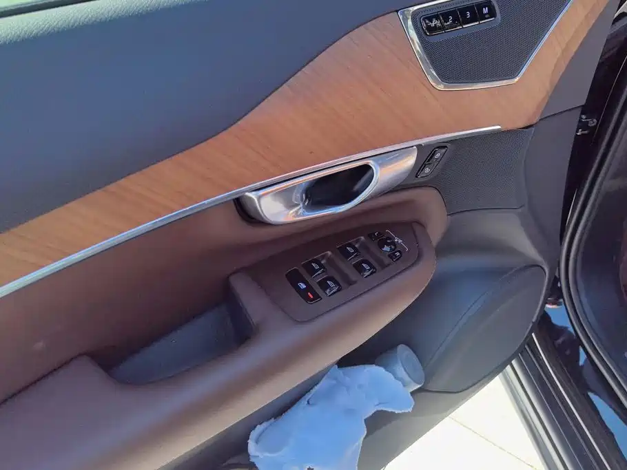 Volvo XC90 — миниатюра 7