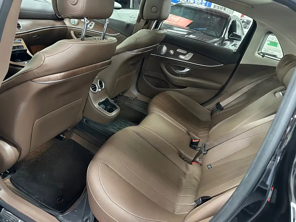 Mercedes-Benz E-Class — миниатюра 13
