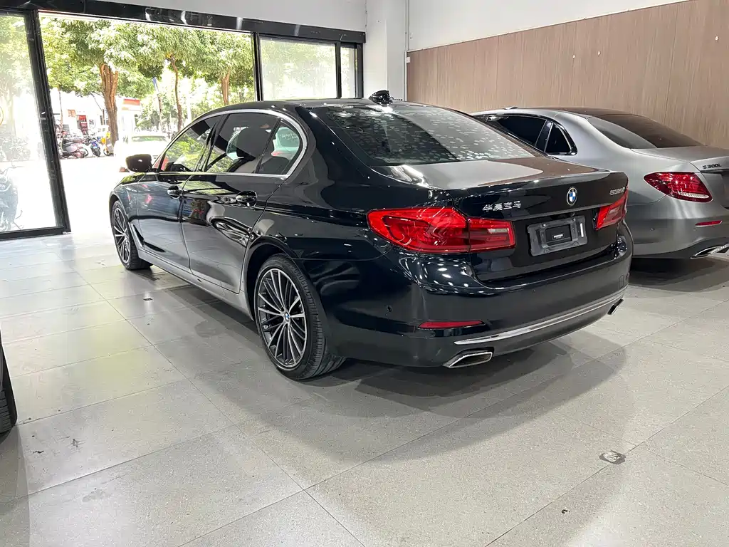 BMW 5 Series — миниатюра 10