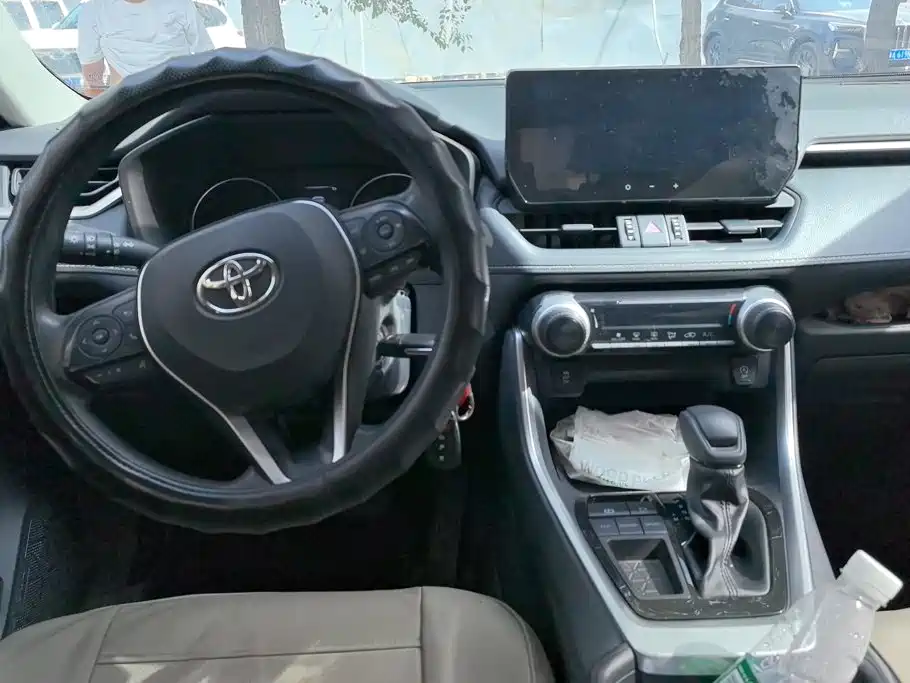 Toyota RAV4 — миниатюра 12
