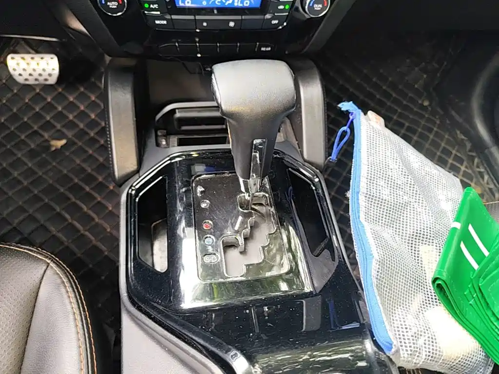 Geely Haoqing SUV — миниатюра 14