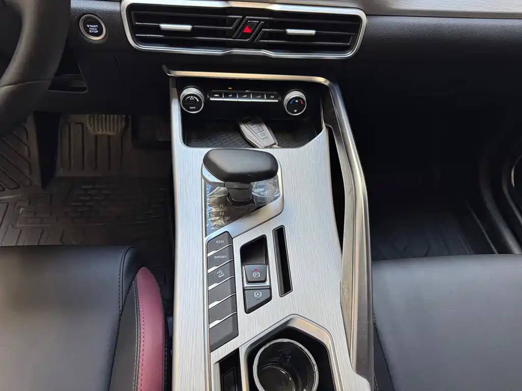 Geely Binyue — миниатюра 9