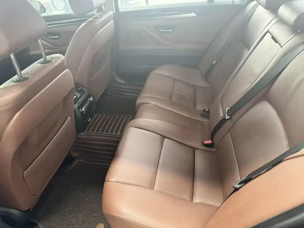 BMW 5 Series — миниатюра 5