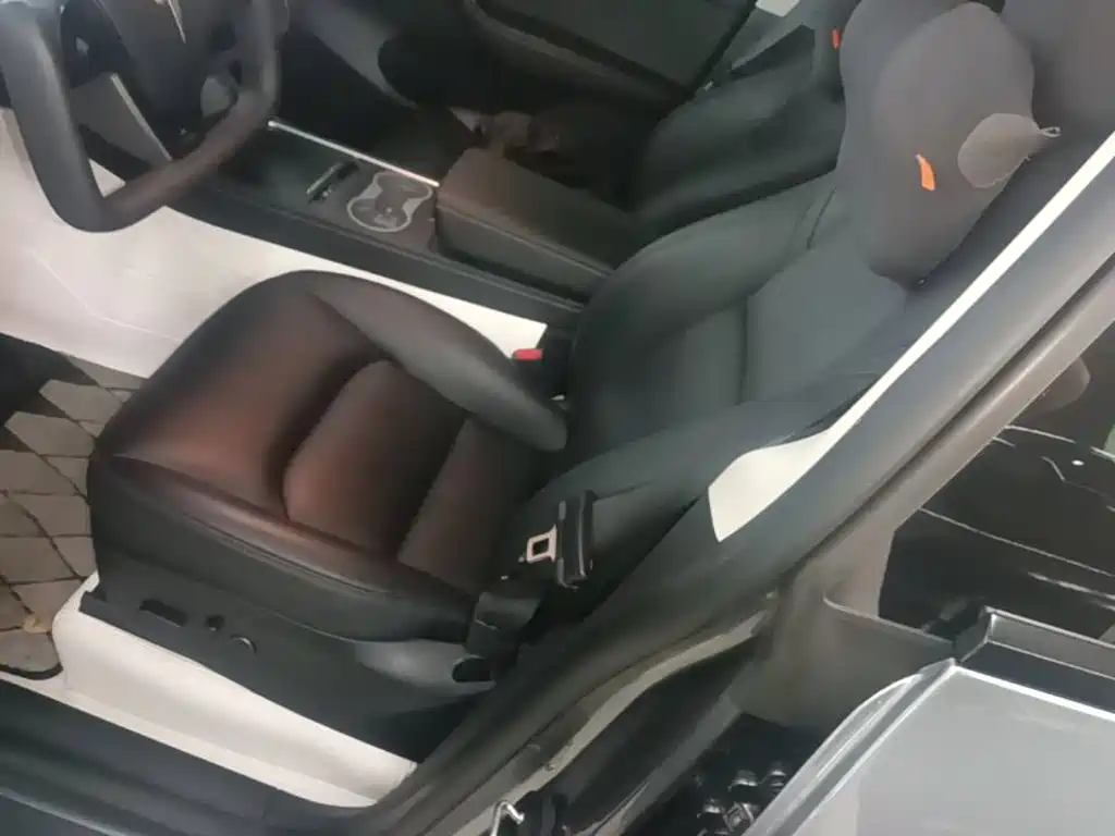 Tesla Model Y — миниатюра 15