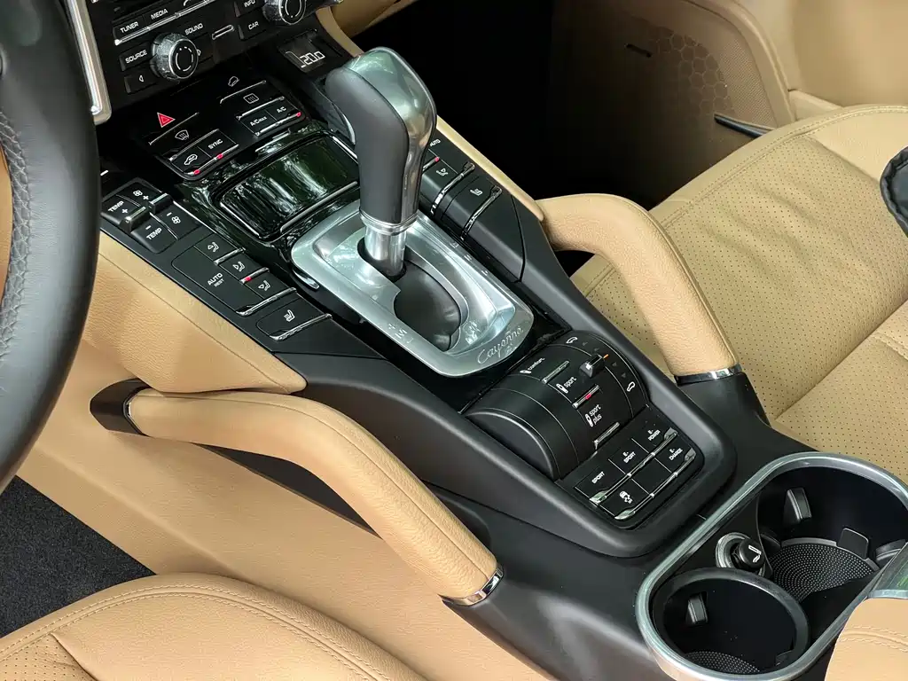 Porsche Cayenne Hybrid — миниатюра 8