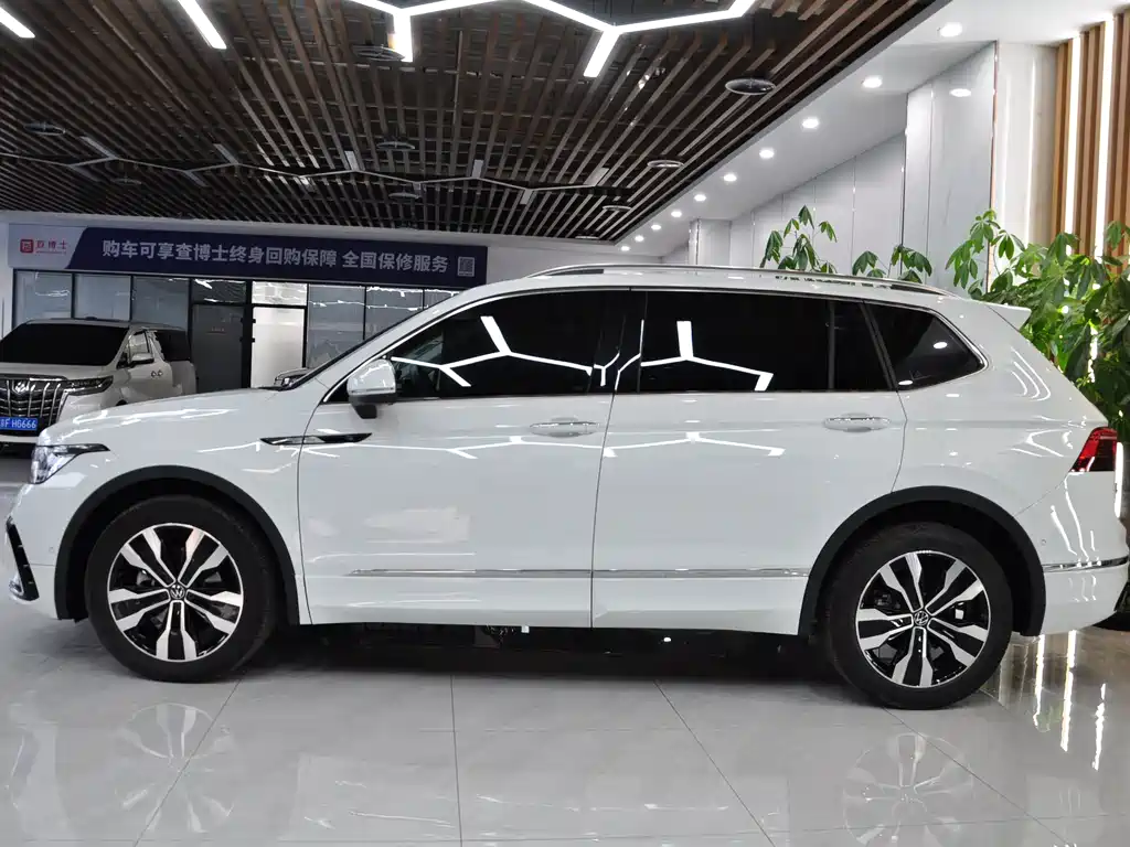 Volkswagen Tiguan L — миниатюра 3