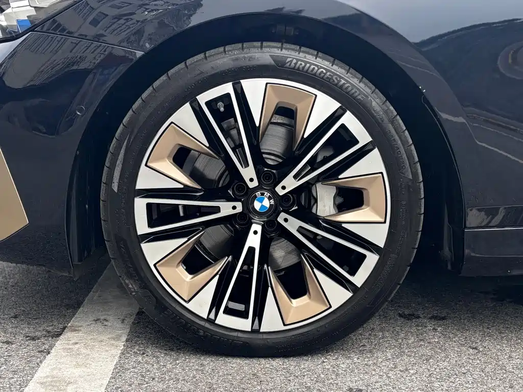 BMW 5 Series — миниатюра 7