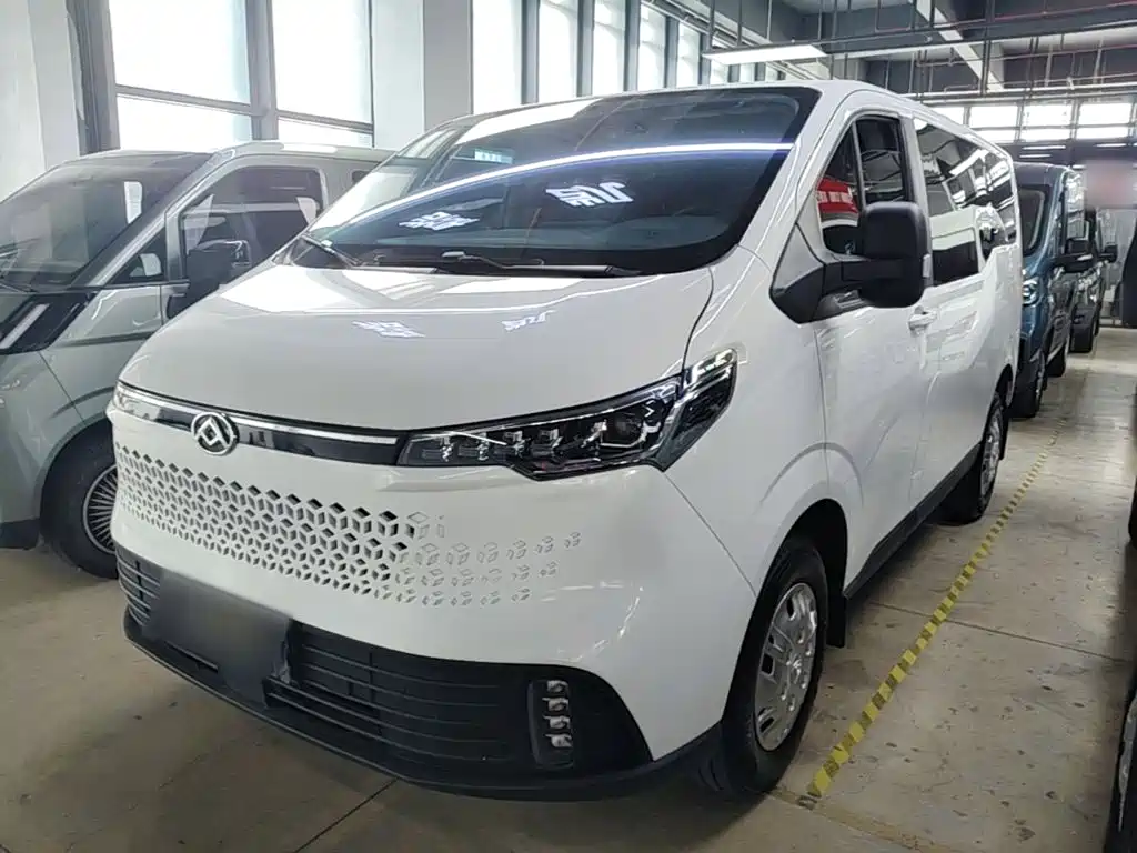 MAXUS V70 — миниатюра 2