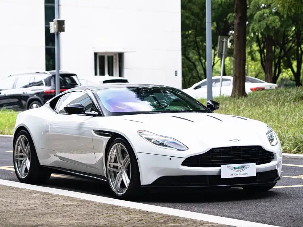 Aston Martin DB11 — миниатюра 4