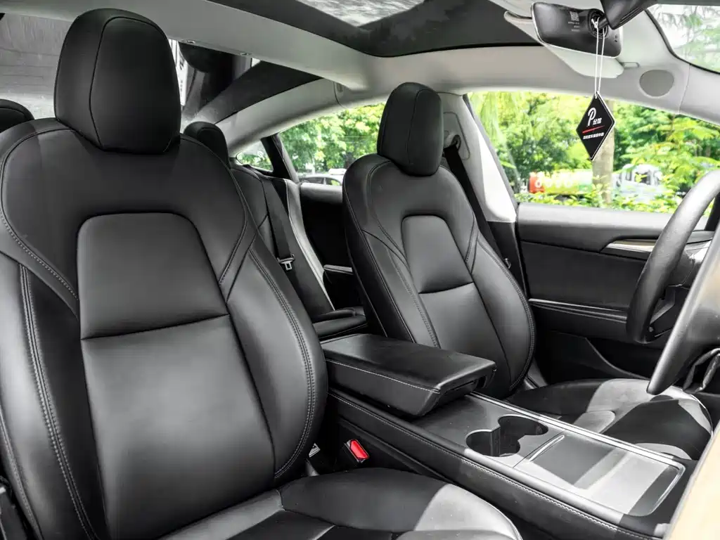 Tesla Model 3 — миниатюра 8