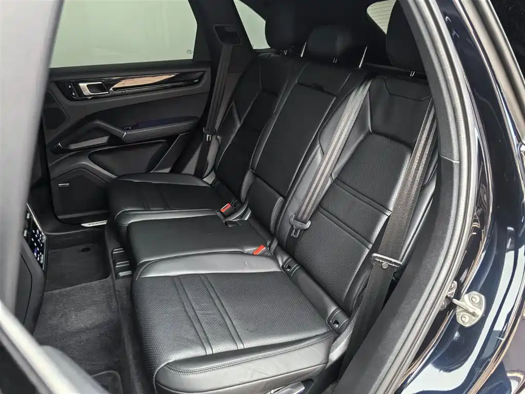 Porsche Cayenne — миниатюра 22