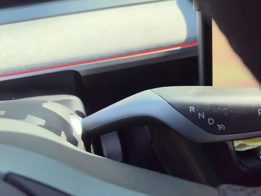 Tesla Model Y — миниатюра 16