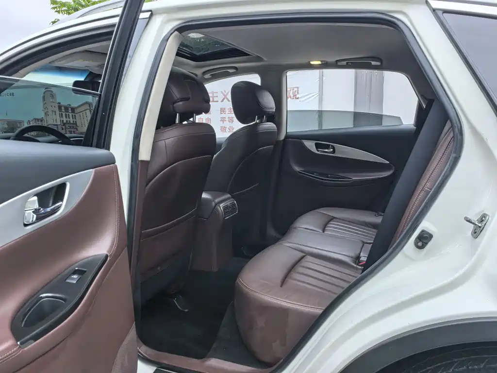 Infiniti QX50 2015 2.5L Enjoy