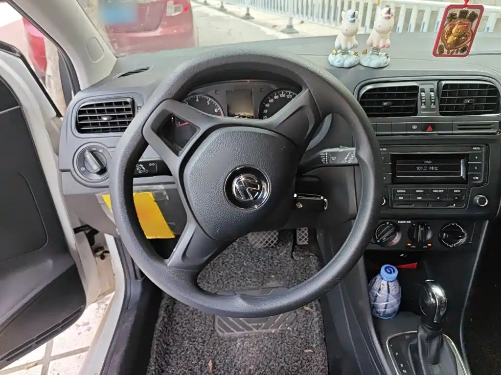 Volkswagen Polo — миниатюра 6