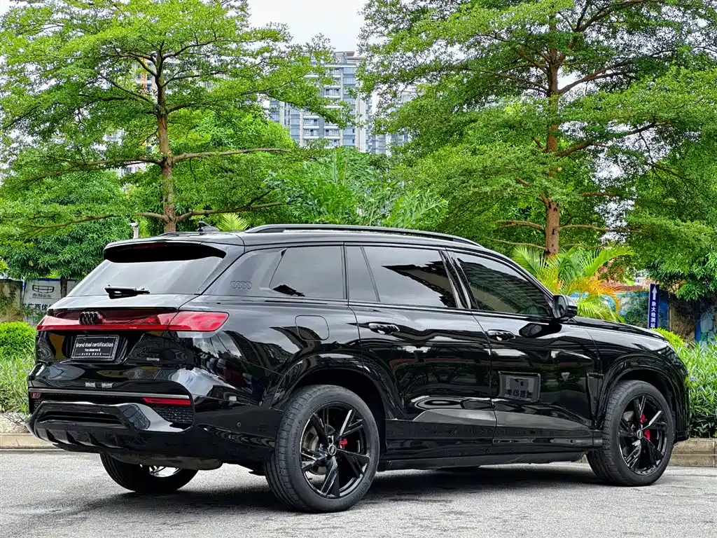 Audi Q6 2024 45 TFSI quattro 7 мест
