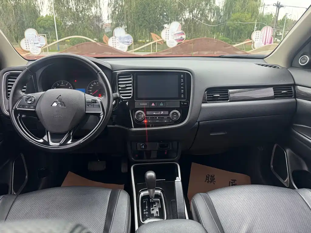 Mitsubishi Outlander — миниатюра 15