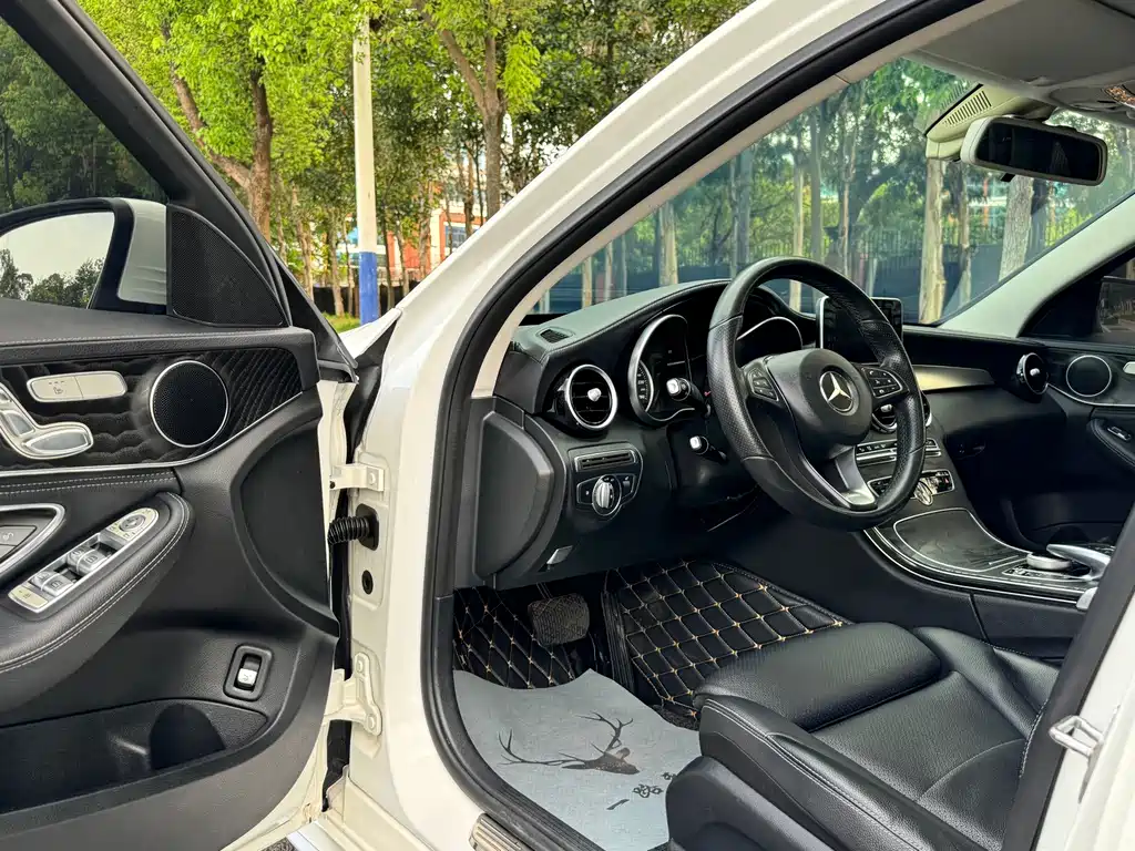 Mercedes-Benz C-Class — миниатюра 8