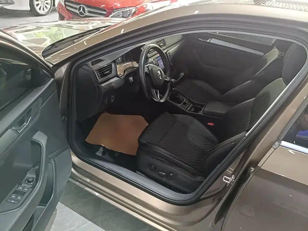 Skoda Superb — миниатюра 16