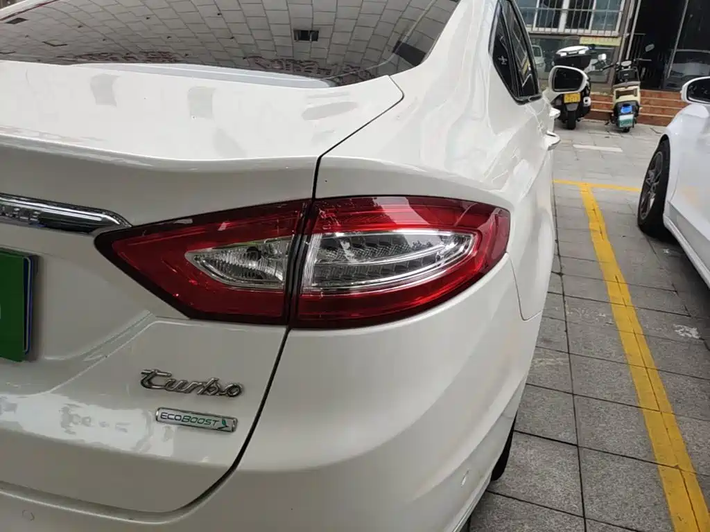 Ford Mondeo — миниатюра 8