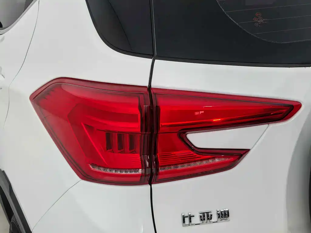 BYD Yuan EV — миниатюра 19