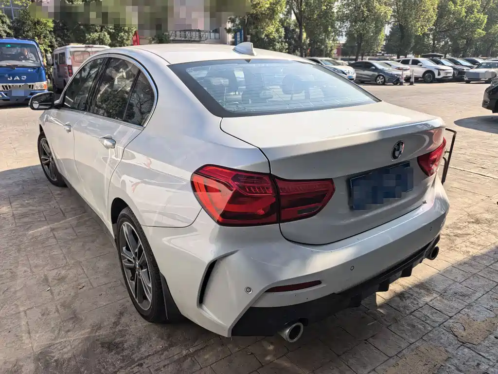 BMW 1 SERIES