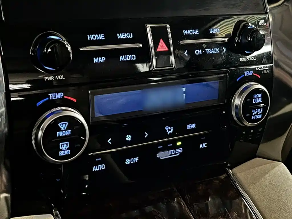 Toyota Alphard — миниатюра 21