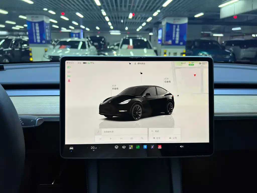 Tesla Model Y — миниатюра 7