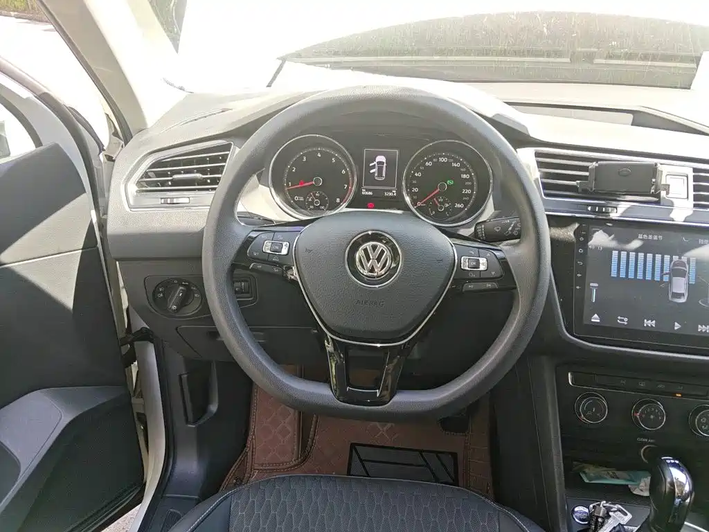 Volkswagen Tiguan L — миниатюра 11
